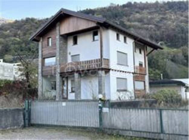 casa indipendente in vendita a Cosio Valtellino in zona Regoledo