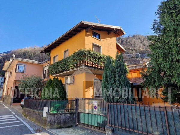 casa indipendente in vendita a Cosio Valtellino in zona Regoledo