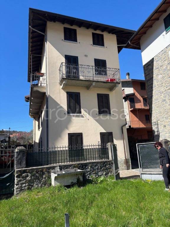casa indipendente in vendita a Dazio