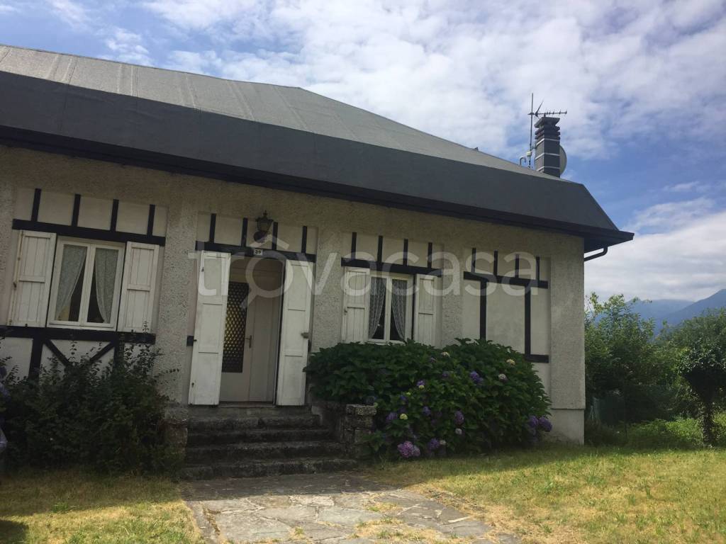 casa indipendente in vendita a Dazio