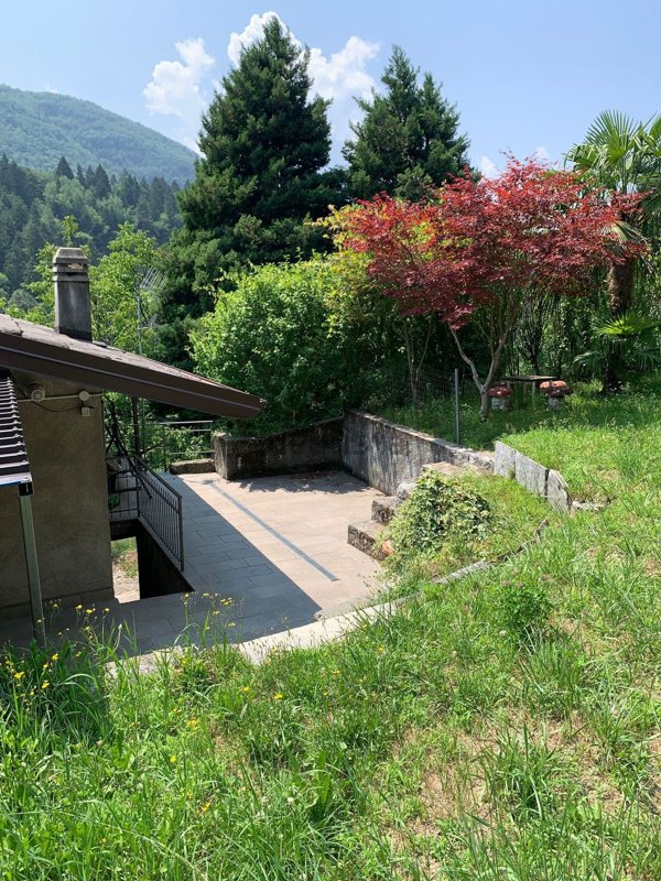 casa indipendente in vendita a Dazio