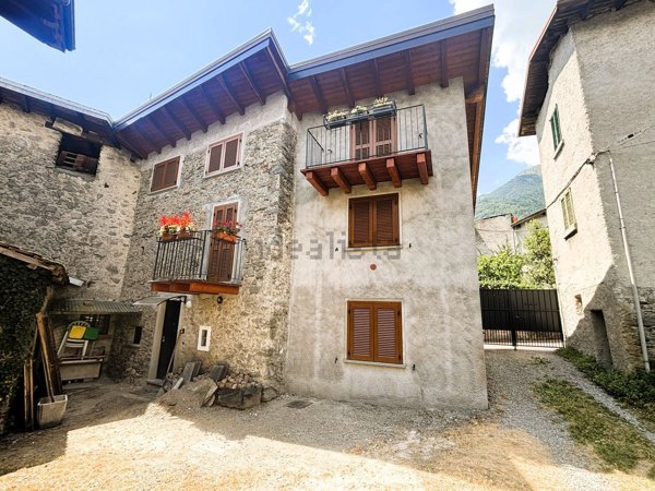 casa indipendente in vendita a Dazio
