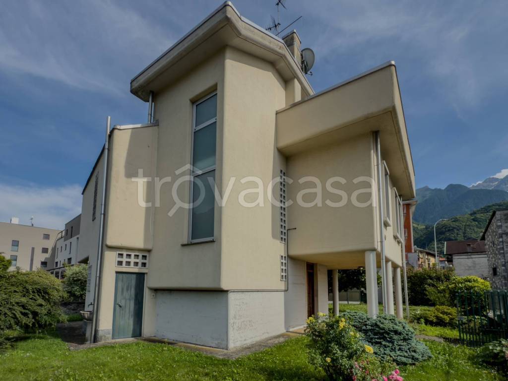 casa indipendente in vendita a Delebio