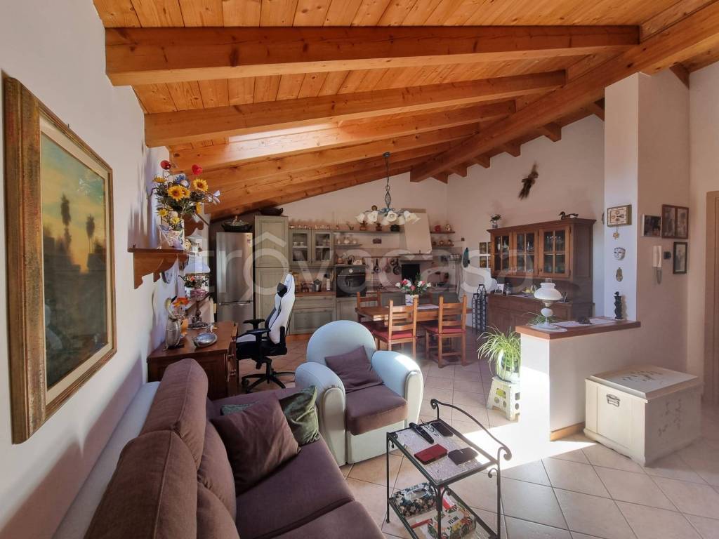 appartamento in vendita a Dubino