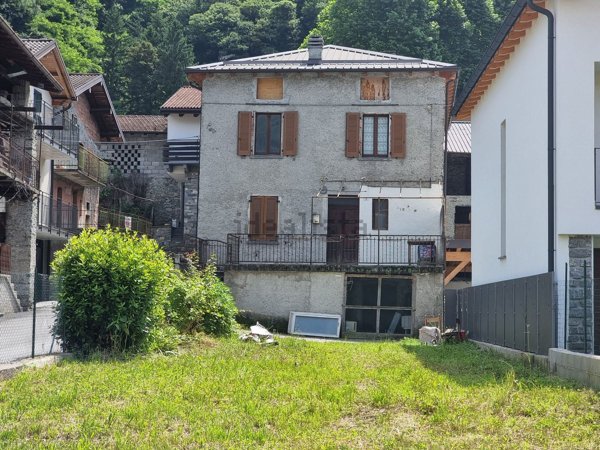 casa indipendente in vendita a Dubino in zona Nuova Olonio