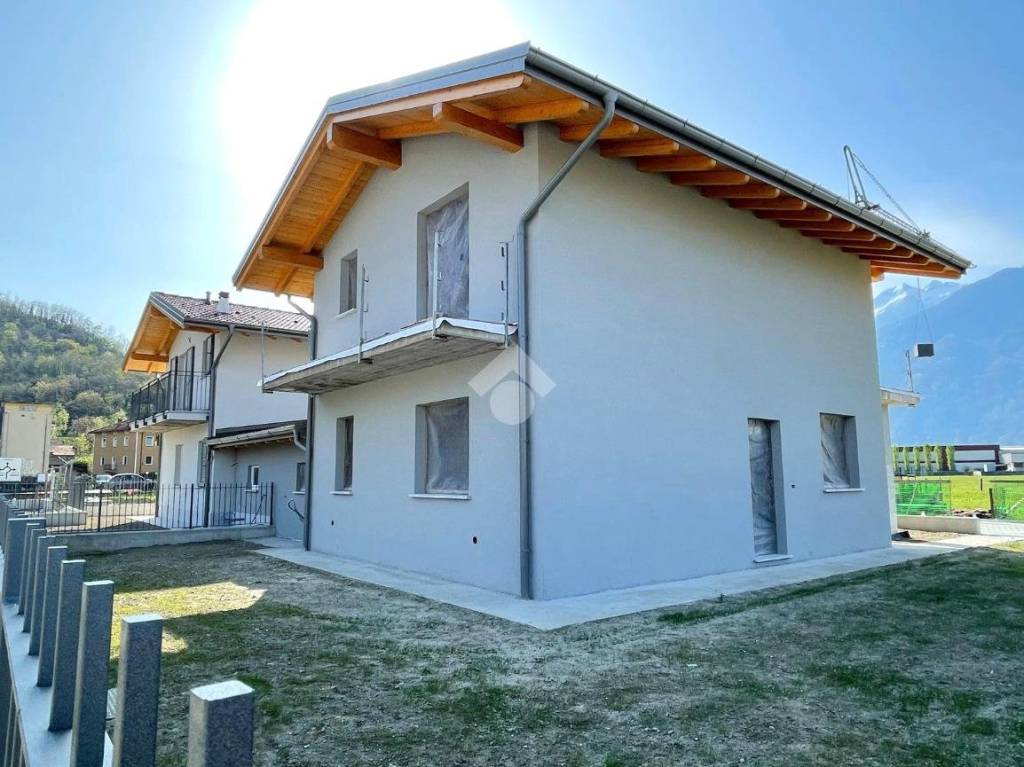 casa indipendente in vendita a Dubino