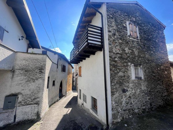 casa indipendente in vendita a Dubino