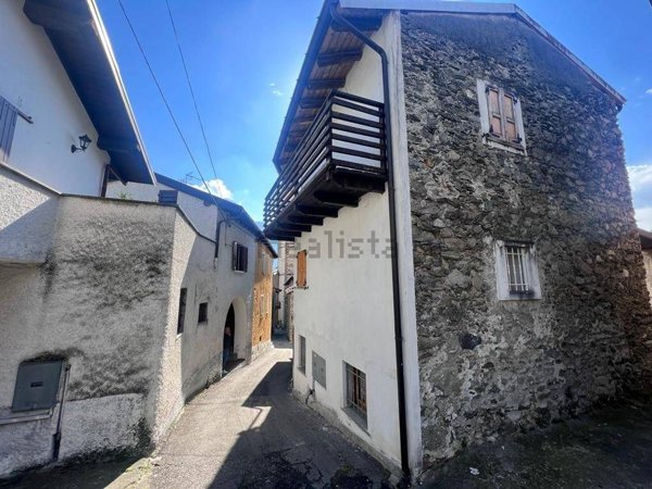 casa indipendente in vendita a Dubino