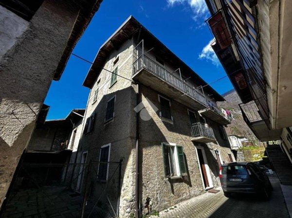 casa indipendente in vendita a Dubino