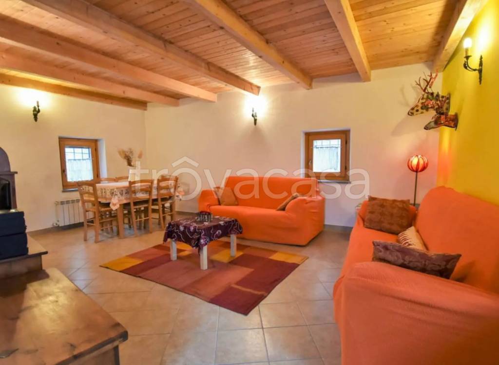 casa indipendente in vendita a Dubino