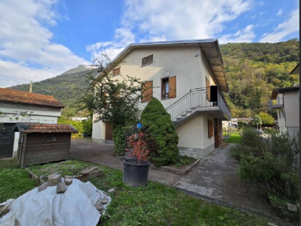casa indipendente in vendita a Dubino