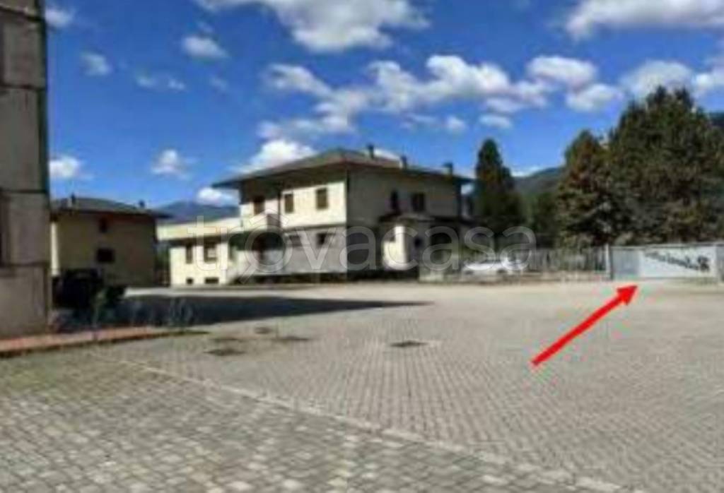 locale commerciale in vendita a Dubino