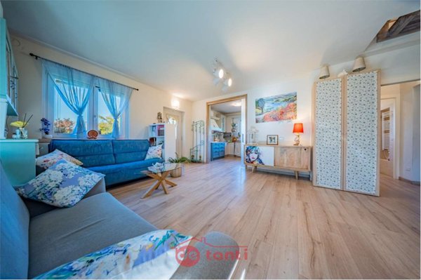 casa indipendente in vendita a Dubino