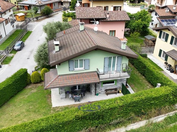 casa indipendente in vendita a Dubino in zona Nuova Olonio