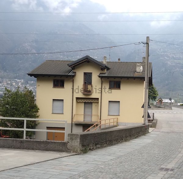 casa indipendente in vendita a Forcola