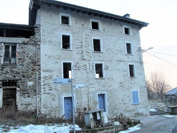 esavano in vendita a Fusine