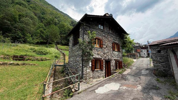 casa indipendente in vendita a Gerola Alta in zona Valle
