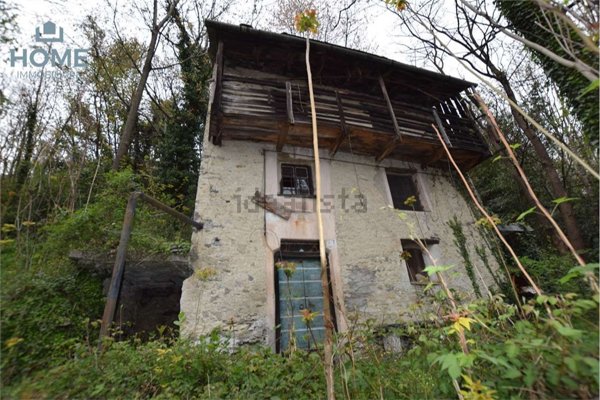 esavano in vendita a Gordona in zona Menarola
