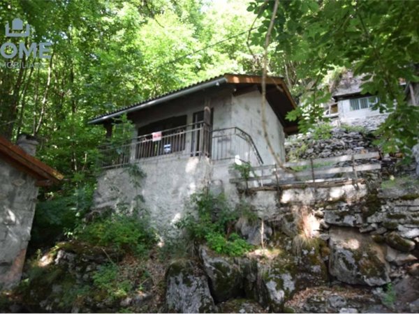 casa indipendente in vendita a Gordona in zona Menarola