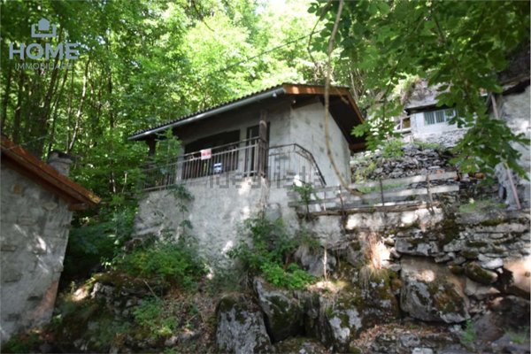 appartamento in vendita a Gordona in zona Menarola