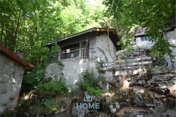 appartamento in vendita a Gordona in zona Menarola