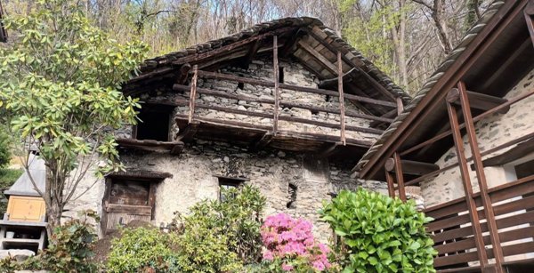 appartamento in vendita a Gordona in zona Menarola