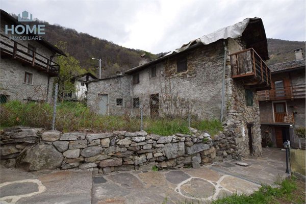 esavano in vendita a Gordona in zona Menarola