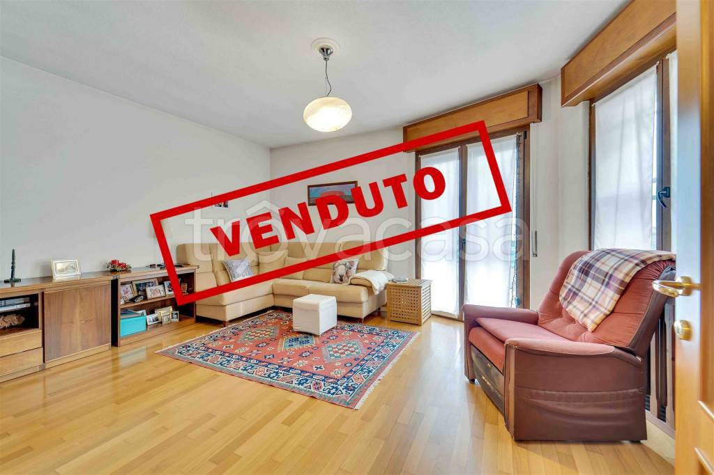 casa indipendente in vendita a Gordona