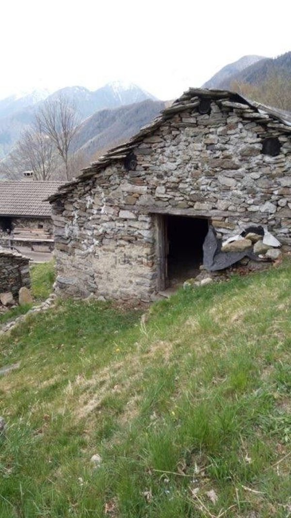 appartamento in vendita a Gordona in zona Menarola