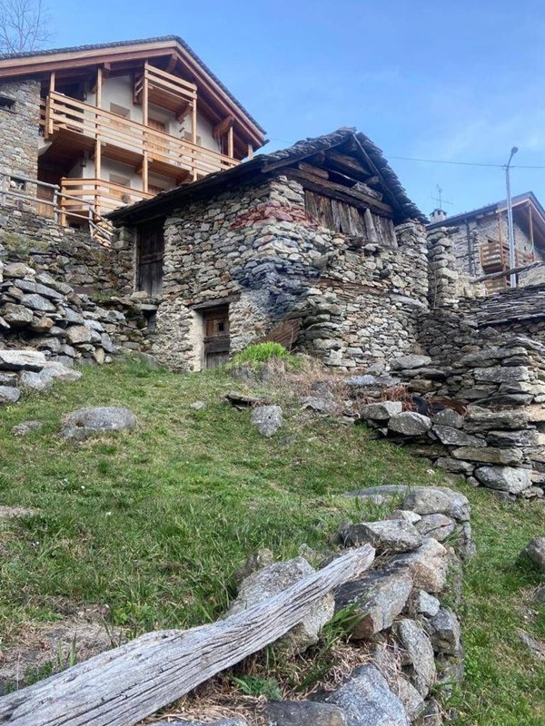 appartamento in vendita a Gordona in zona Menarola