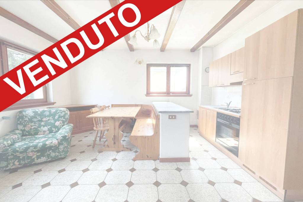 appartamento in vendita a Gordona in zona Menarola