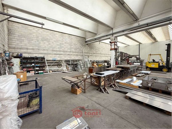 locale di sgombero in vendita a Gordona