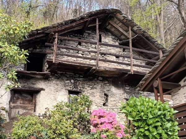 appartamento in vendita a Gordona in zona Menarola