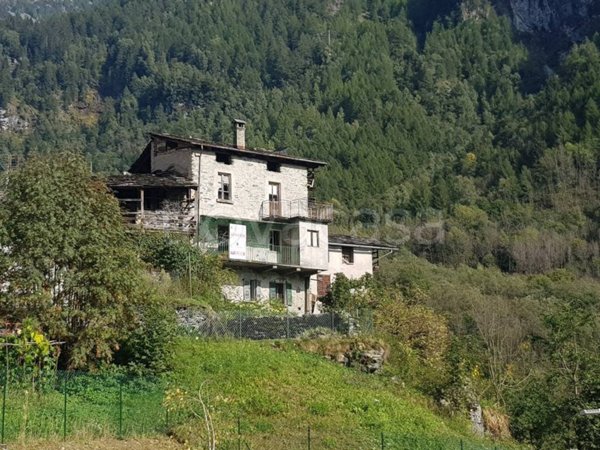 casa indipendente in vendita a Lanzada in zona Vetto