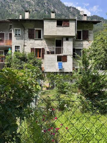appartamento in vendita a Lanzada in zona Ganda