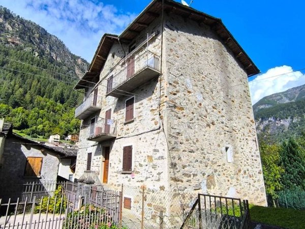appartamento in vendita a Lanzada in zona Ganda