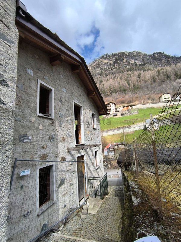 appartamento in vendita a Lanzada in zona Ganda