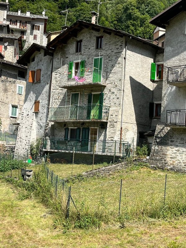 appartamento in vendita a Lanzada in zona Vetto