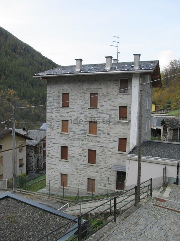 appartamento in vendita a Lanzada in zona Vetto