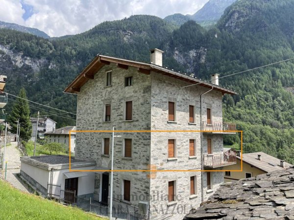 appartamento in vendita a Lanzada in zona Vetto