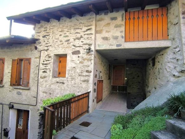 appartamento in vendita a Lanzada in zona Moizi