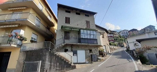 esavano in vendita a Montagna in Valtellina