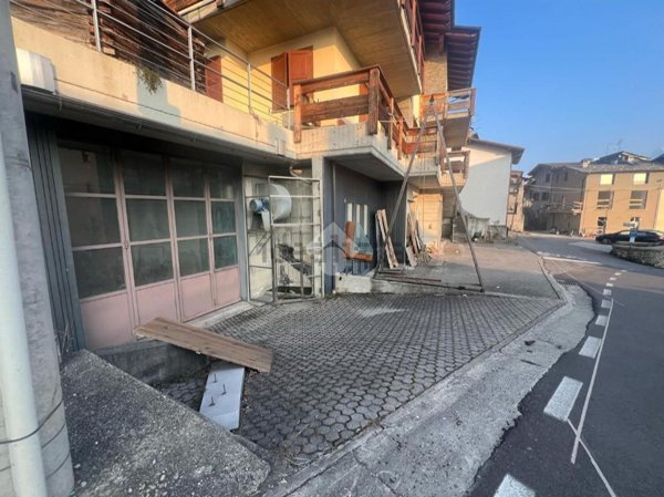 locale di sgombero in vendita a Montagna in Valtellina