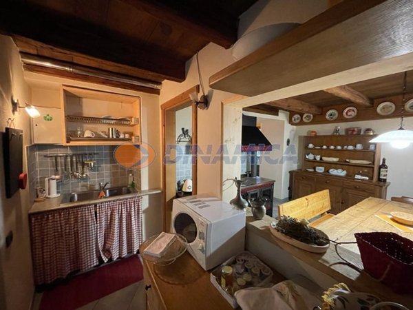 locale commerciale in vendita a Morbegno in zona Valle