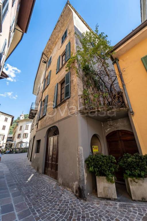 casa indipendente in vendita a Morbegno in zona Valle