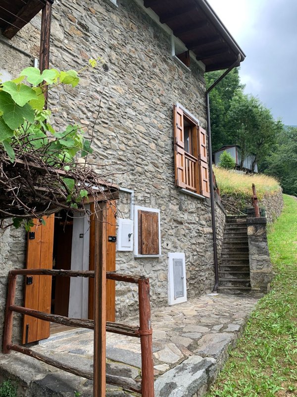 casa indipendente in vendita a Morbegno in zona Valle