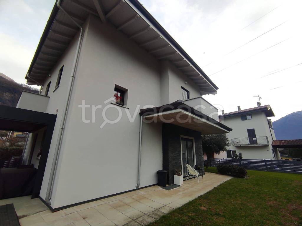 casa indipendente in vendita a Morbegno in zona Campovico