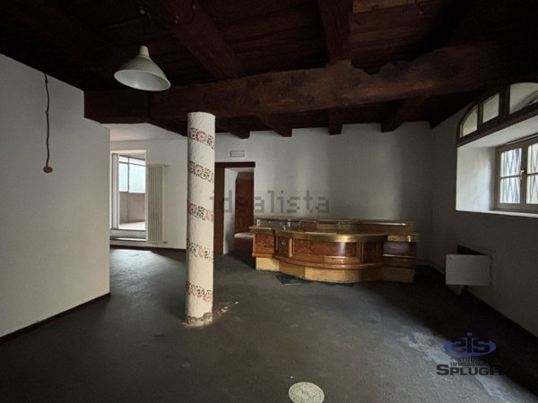 locale commerciale in vendita a Morbegno