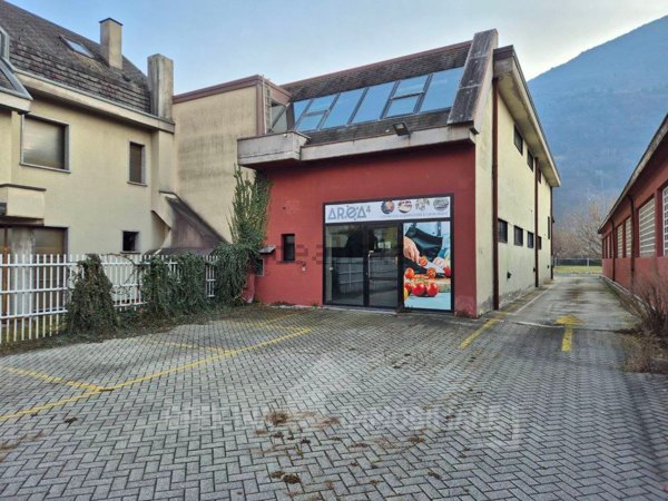 locale di sgombero in vendita a Morbegno