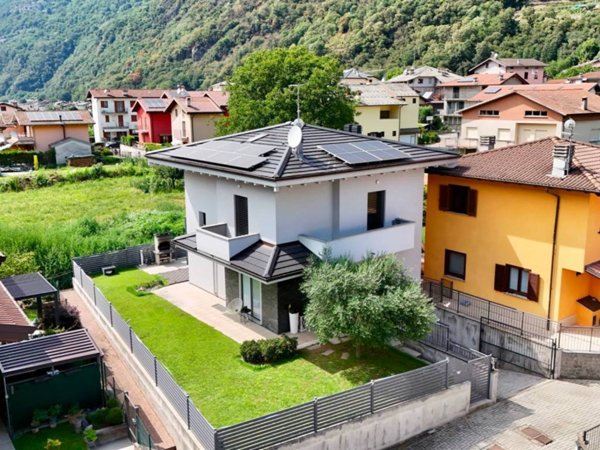 casa indipendente in vendita a Morbegno in zona Campovico